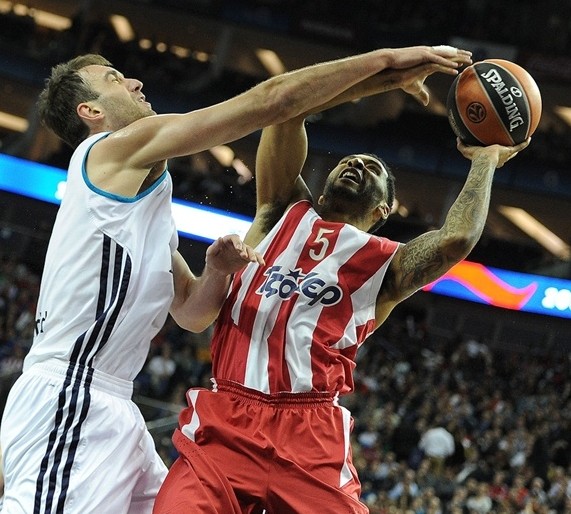 一场5-3逆转，让巴萨甩开2大争冠对手！创造历史：加冕西甲第3队（5-3翻盘，巴萨甩开两大争冠对手！载入史册：加冕为西甲历史第3队）