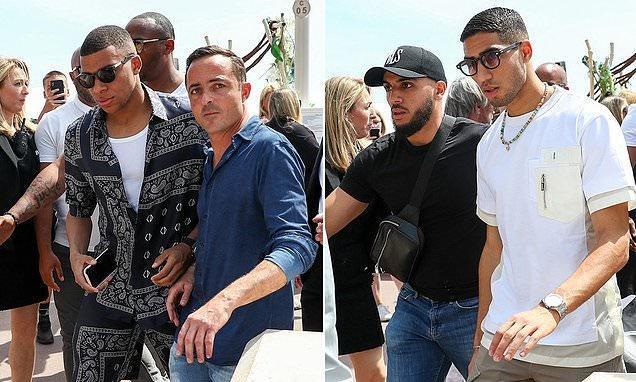 德转统计五大联赛最年长戴帽前10：莱万第8，C罗两度上榜（德转盘点五大联赛最年长帽子戏法TOP10：莱万位列第八，C罗两次入围）