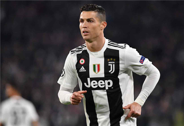 太真实了！网友昨日聚焦太阳替补席 雷霆飙进3分狄龙一脸生无可恋（笑哭了！网友昨把镜头对准太阳板凳，雷霆三分雨狂轰，狄龙表情直接破防）