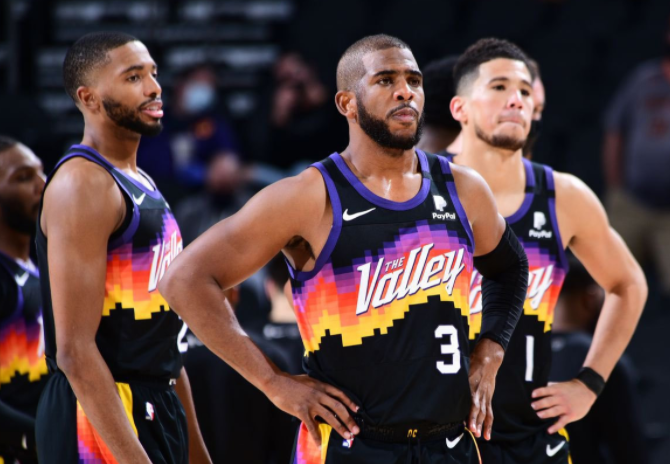 梅西夺冠后发动态庆祝！始终强调团队！还感谢工作人员和管理层！（梅西夺冠后发文庆祝：强调团队并致谢工作人员与管理层）