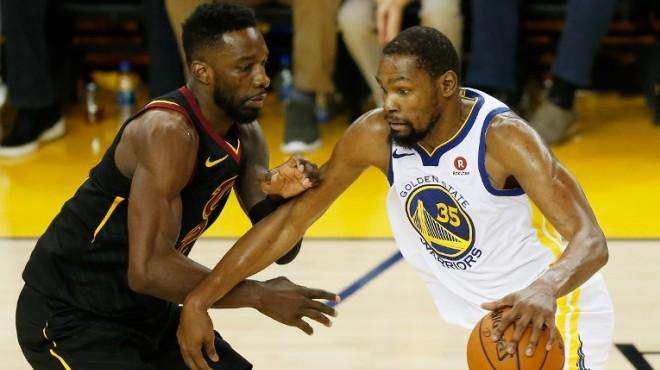 CBA：广东男篮稳住胜局 客场击败北京首钢（CBA：广东男篮客场力克北京首钢 稳稳拿下胜利）