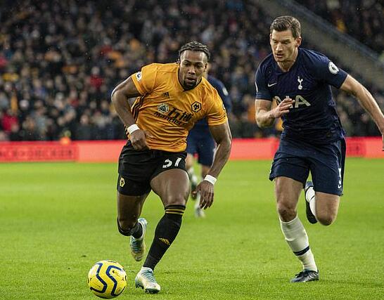 杨瀚森出战35分09秒，14中7砍下20分7板7助2断2帽（杨瀚森35分09秒高效14投7中，砍下20分7篮板7助攻并有2抢断2封盖）