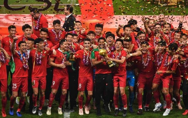 从冰雪体验到AR探秘 外国游客用更多方式感知活力中国（外国游客以冰雪与AR等多元方式感受活力中国）