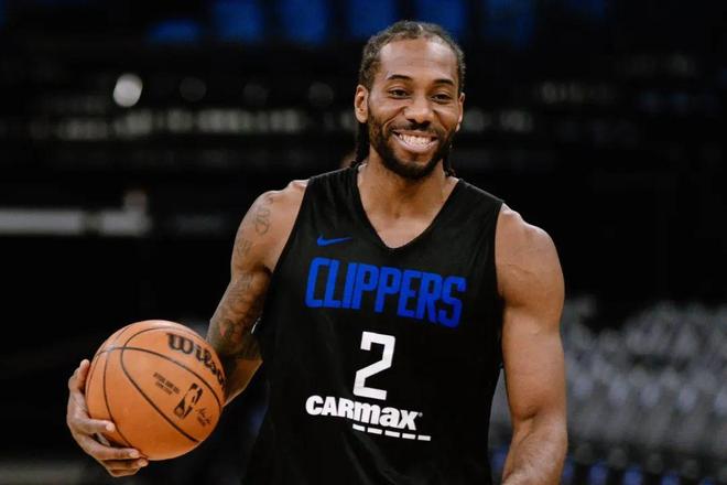 皮尔斯：名人应该找贫民区的女孩 她们会爱你的品质而非金钱（皮尔斯建议明星选择贫困社区的女孩：她们更在意人品而非财富）