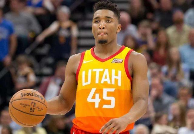 伊涅斯塔：亚马尔才18岁必须继续提高；我正在考取教练执照（伊涅斯塔：18岁的亚马尔仍需不断进步；我正攻读教练资格证）