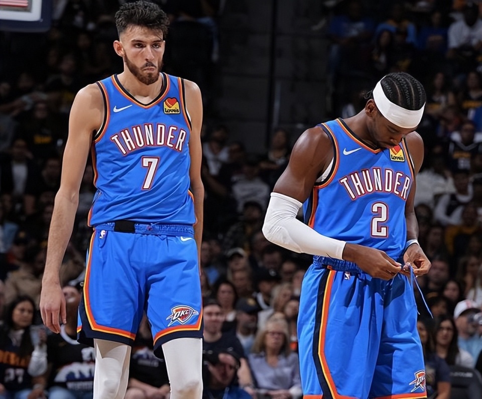 詹姆斯过去5战场均27.6+7+6，投篮命中率高达54%（詹姆斯近5场场均27.6分7板6助，投篮命中率54%）