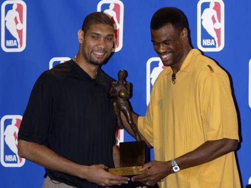 马卡：皇马将青训中卫巴尔德佩尼亚斯列入晋升一线队考察名单（马卡报：皇马已将青训中卫巴尔德佩尼亚斯纳入一线队晋升评估名单）