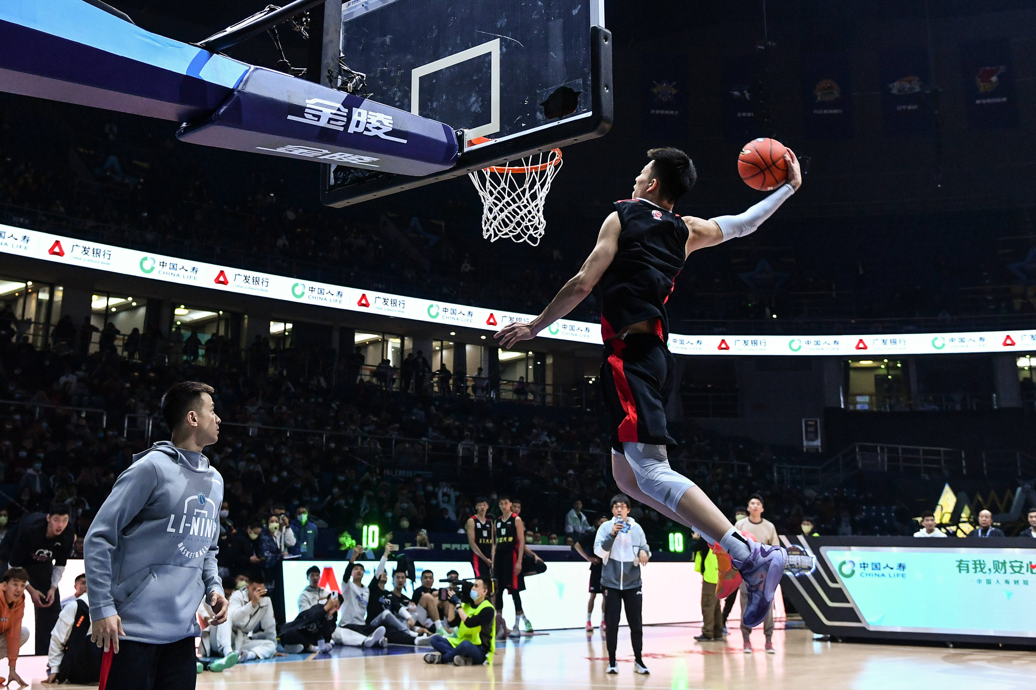 维罗纳vs亚特兰大：焦瓦内、贝拉-科沙首发，卢克曼、德凯特拉雷出战（维罗纳迎战亚特兰大：焦瓦内、贝拉-科沙首发，卢克曼、德凯特拉雷出场）