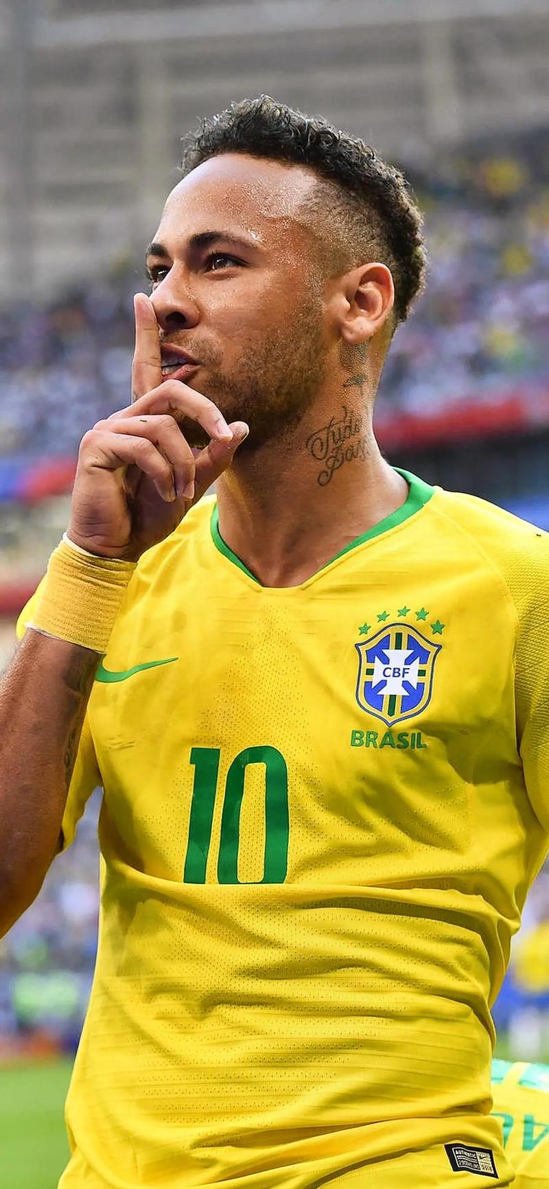 利物浦晒萨拉赫海报预热埃及vs南非，法老首轮比赛补时绝杀（利物浦发布萨拉赫海报为埃及战南非预热，法老首战补时绝杀）